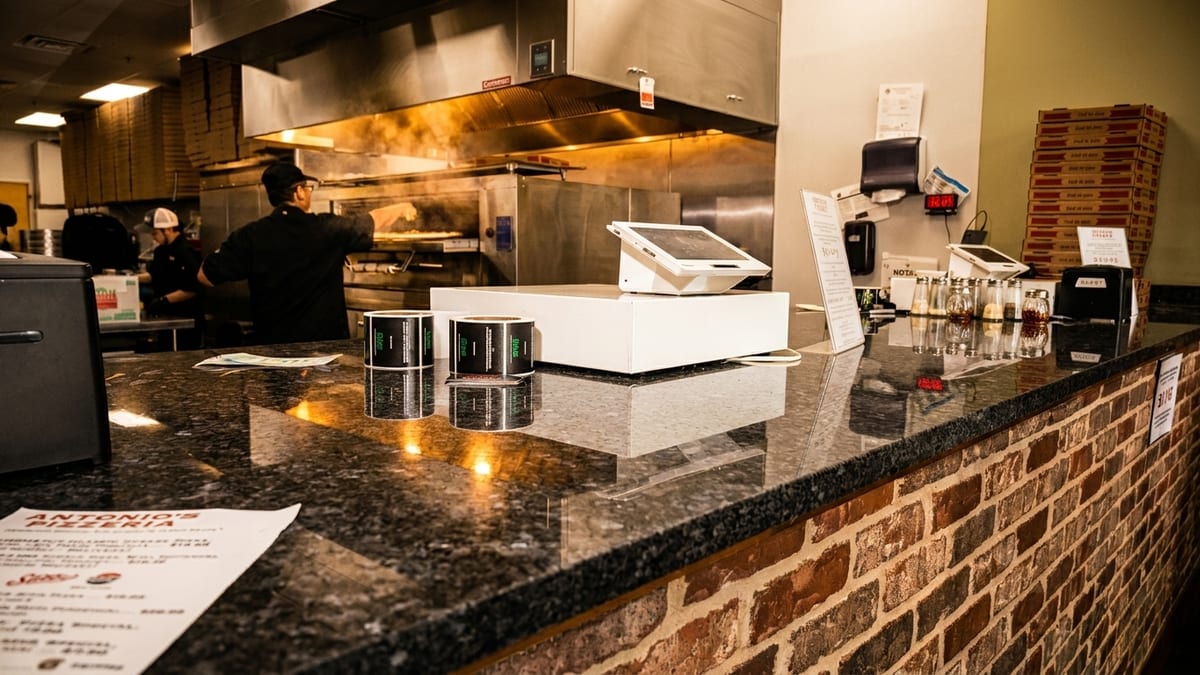 A strip-mall pizza shop, done right